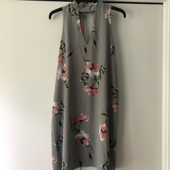 Soprano Dresses & Skirts - Soprano Grey Floral Shift Dress